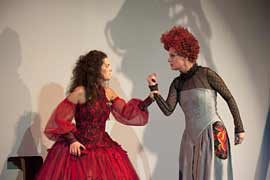 Maria Stuart - Franziska Mencz als Maria und Ulrike Knospe als Elisabeth © Menke